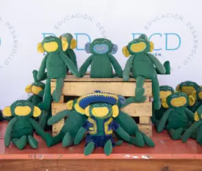 Tejedoras de sueños: mexicanas convierten sábanas usadas en adorables muñecos de trapo