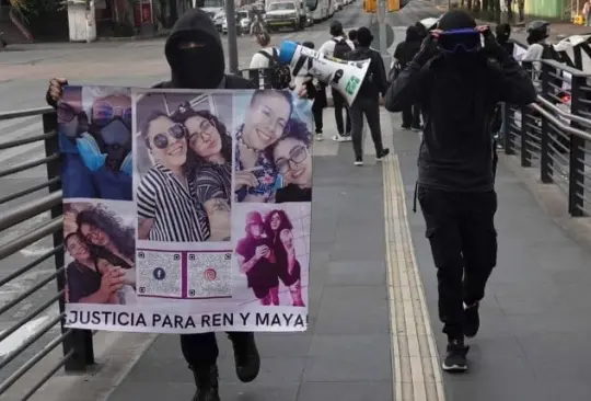 Colectivos feministas protestaron en la estación del Metrobús Tlatelolco para exigir justicia por la pareja. 