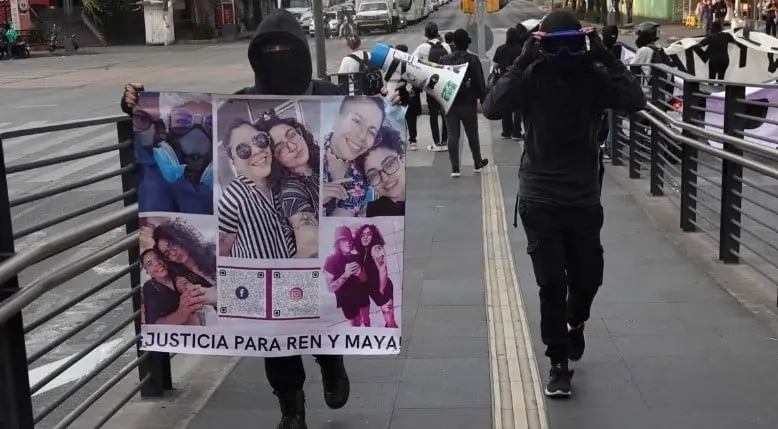Colectivos feministas protestaron en la estación del Metrobús Tlatelolco para exigir justicia por la pareja. Colectivos feministas protestaron en la estación del Metrobús Tlatelolco para exigir justicia por la pareja.