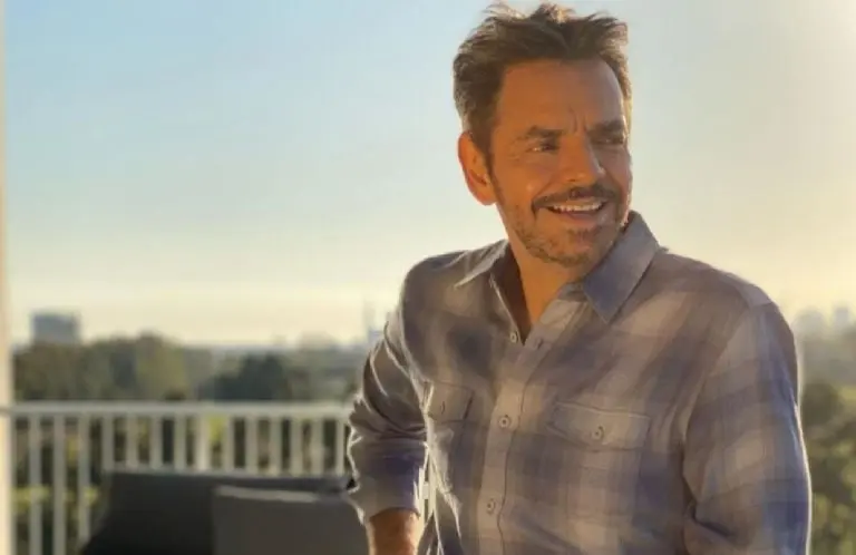 Eugenio Derbez arremete contra aerolínea por darle comida fría; usuarios lo tunden en redes - Especial