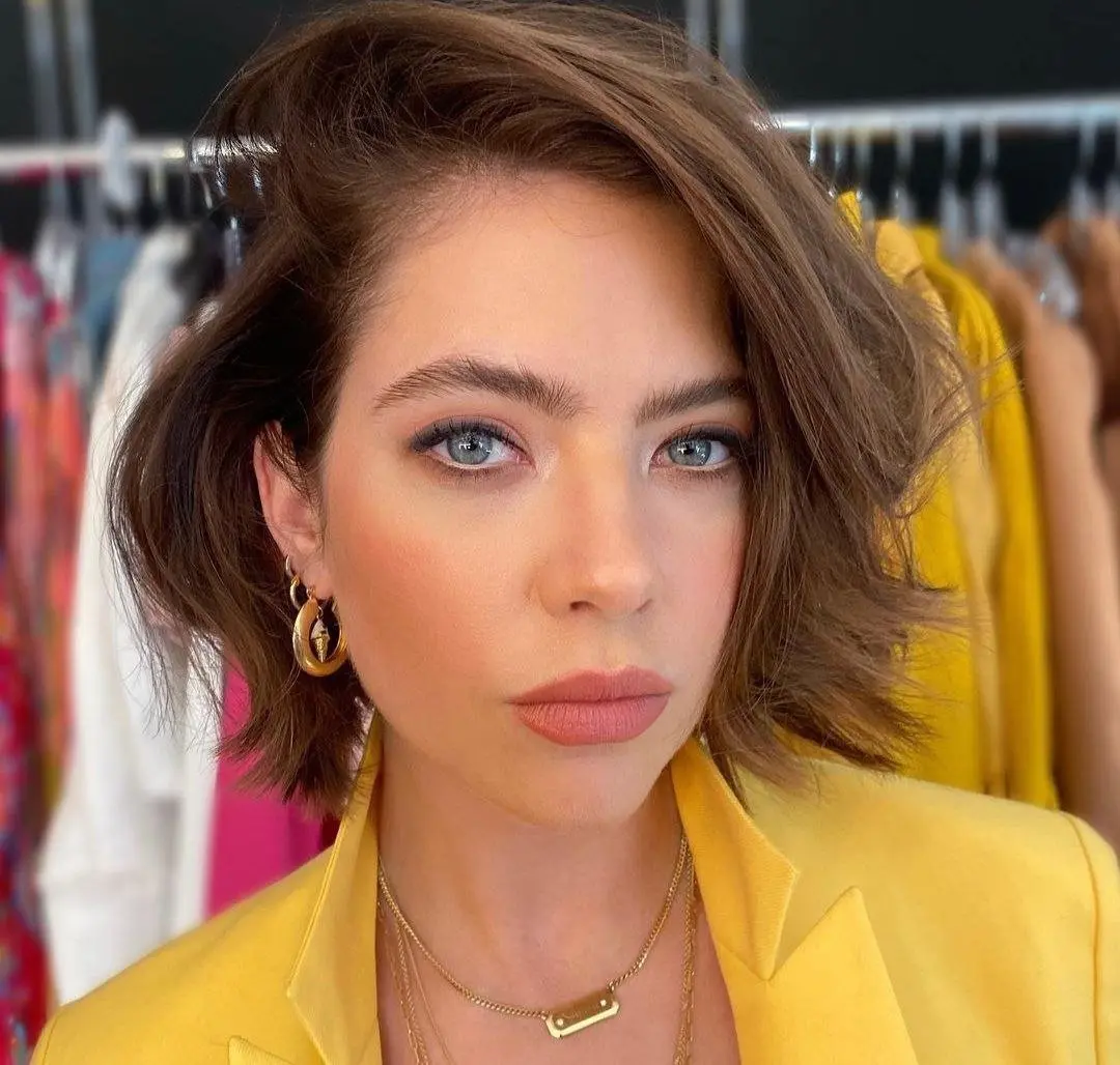 Ahora tiene 34 años y está casada con Brandon Jack James. Ha participado en series como 'Pretty Little Liars' y 'Senderos peligrosos'.