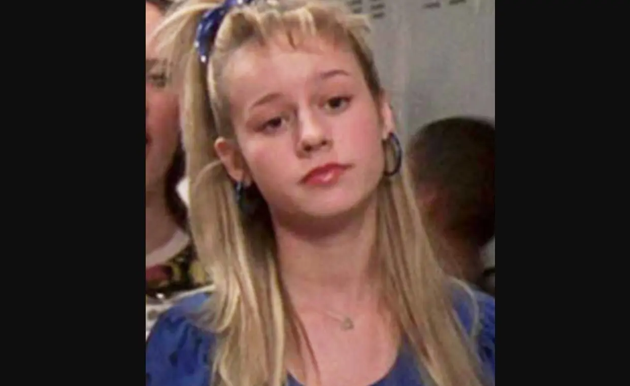 Brie Larson interpretó a una de las chicas populares.