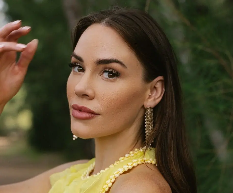 Ahora tiene 32 años y ha participado en series como 'Revenge' y 'Los hechiceros de Waverly Place'.