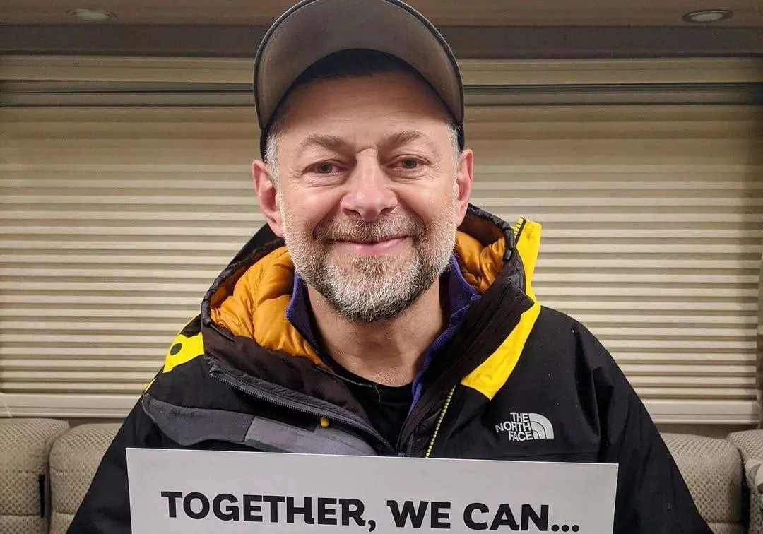 Ahora tiene 60 años, ha aparecido en cintas como 'Venom' y 'The Batman'.