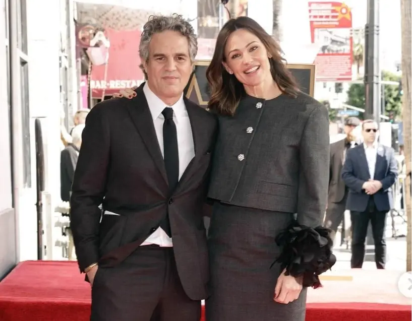 Ahora tiene 52 años, estuvo casada con Ben Affleck hasta 2018 y tienen 3 hijos. Ha participado en películas como 'El día del Sí' y 'Yo soy Simón'.