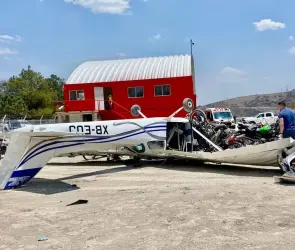Tres heridos tras trágico desplome de avioneta en Atizapán de Zaragoza