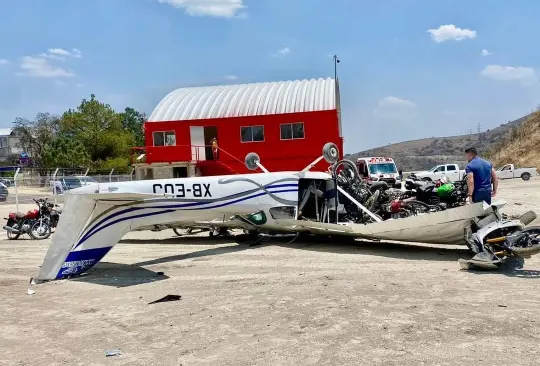 Tres heridos tras trágico desplome de avioneta en Atizapán de Zaragoza