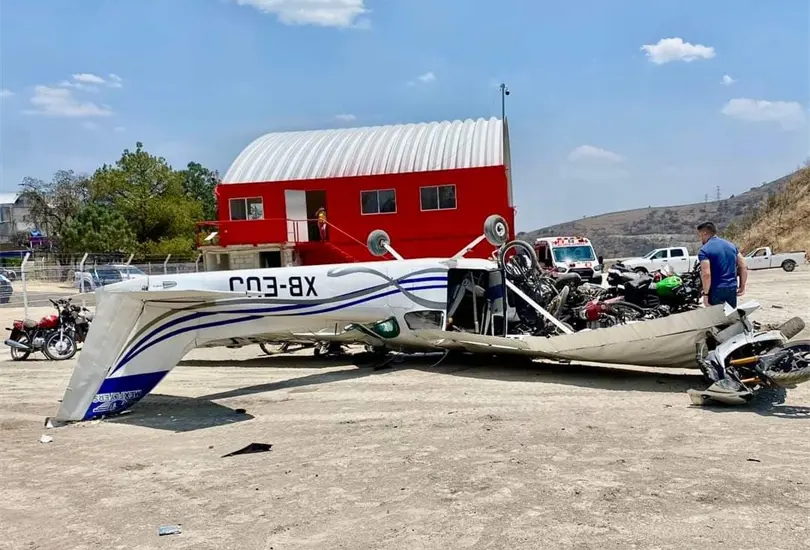 Tres heridos tras tr&aacute;gico desplome de avioneta en Atizap&aacute;n de Zaragoza