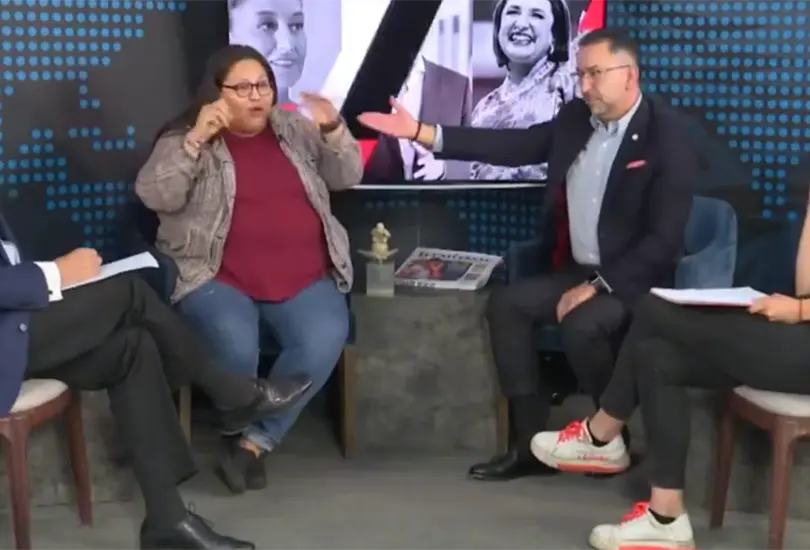 Citlalli Hern&aacute;ndez llama saco de pus a Javier Lozano. 