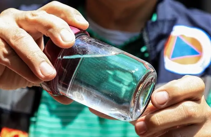 ¿Agua con gasolina? Vecinos de la Benito Juárez denuncian que agua potable huele a combustible ¿Agua con gasolina? Vecinos de la Benito Juárez denuncian que agua potable huele a combustible