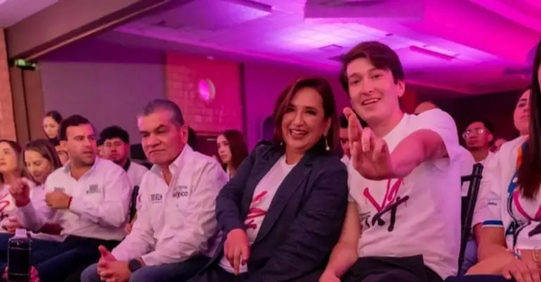 Xóchitl Gálvez y su hijo Juan Pablo. Foto: Instagram (juanpablosgalvez).