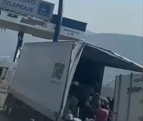VIDEO| Pobladores hacían rapiña en camión accidentado en Arco Norte Edomex y chofer les da inesperada lección