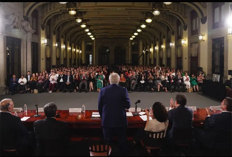 Legisladores de la 4T se re&uacute;nen con AMLO para concluir mandato con encuentro en Palacio Nacional