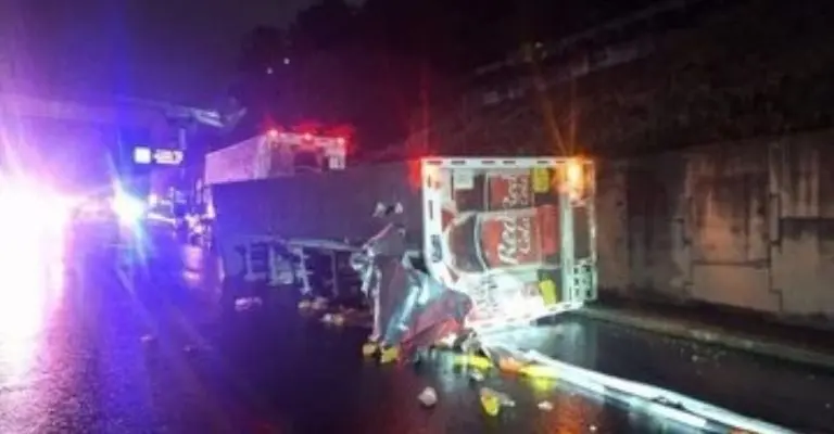 Presunto camión culpable del accidenteFoto: Redes