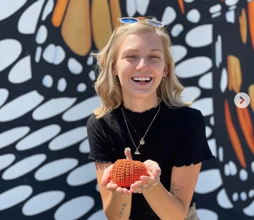 Fue una influencer estadounidense, asesinada por su novio el 19 de septiembre de 2021, cuando tenía 21 años, durante un viaje por el país con su pareja.