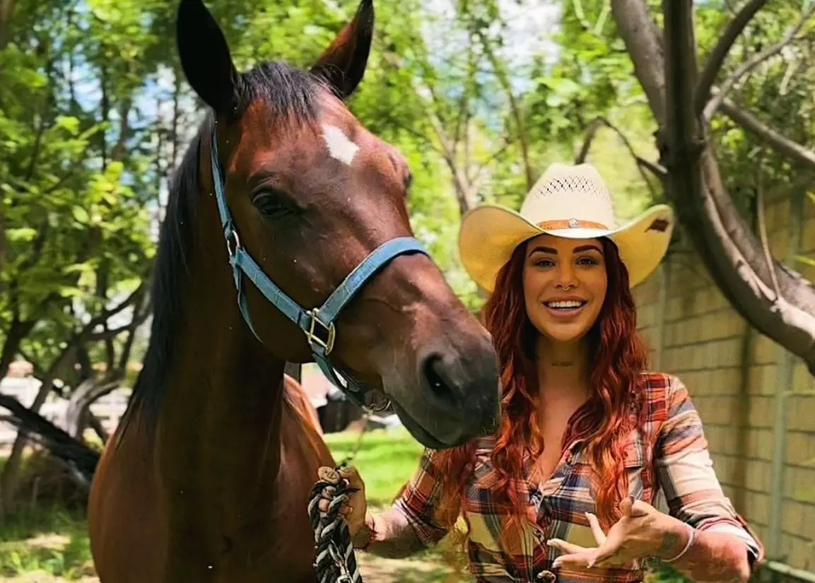 Influencer y activista fundadora de Cuacolandia, un santuario para caballos. Murió el 19 de marzo de 2024 a los 30 años por una trombosis pulmonar derivada de una cirugía estética que se realizó en enero.