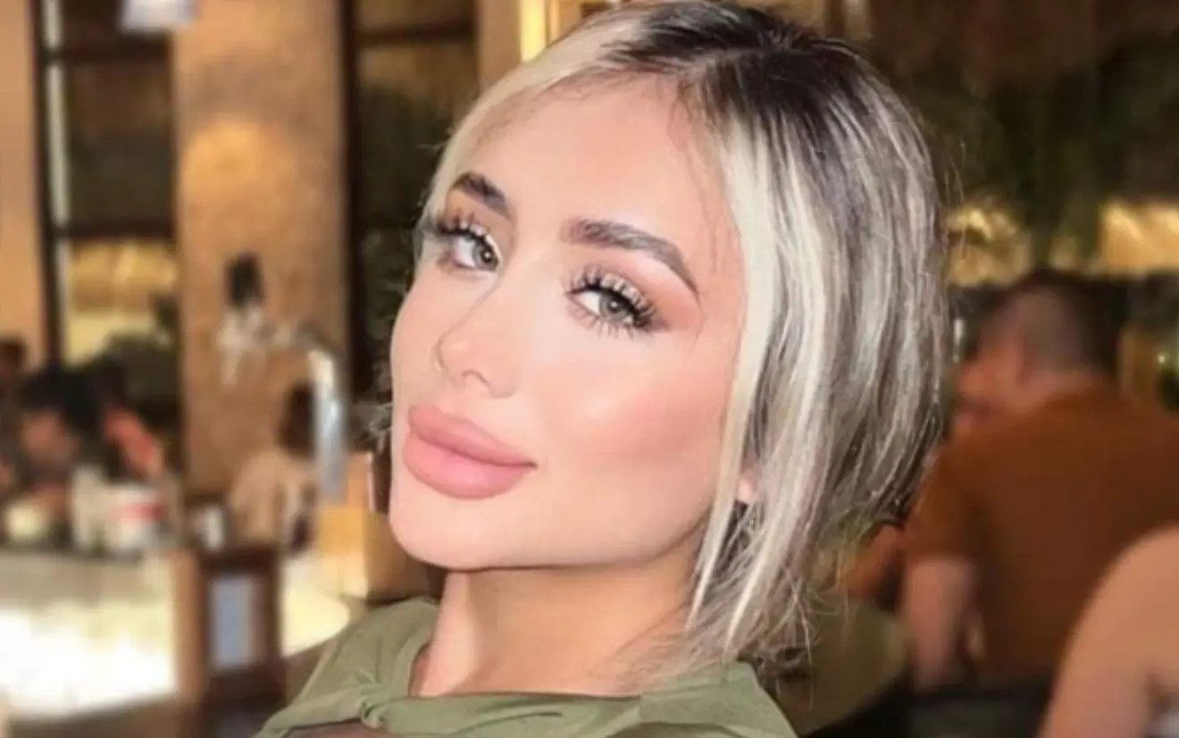 Influencer fitness de Puebla, conocida como 'La Bendi'. Murió el 3 de abril de 2024 a los 21 años, asesinada junto con su novio al salir del gimnasio en un aparente ataque dirigido a su pareja.