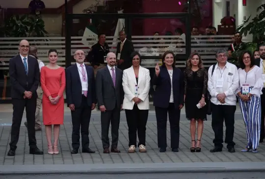 Xóchitl Gálvez, candidata a la presidencia de la República Mexicana por el PAN, acompañada de los Consejeros Electorales.