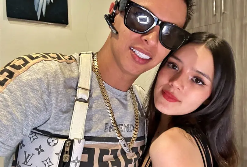Alex Mar&iacute;n con su nueva novia