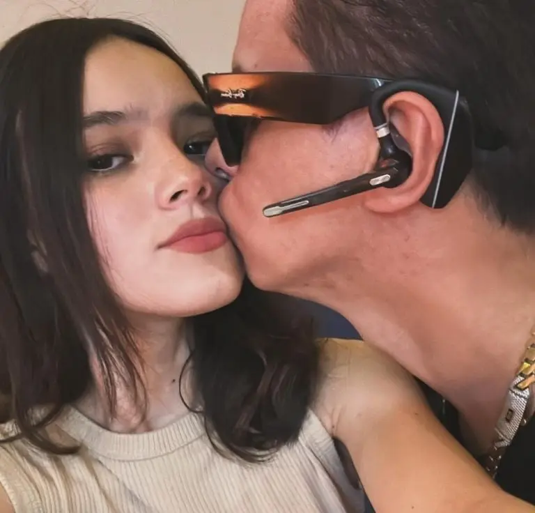 Alex Marín con su nueva novia (TikTok)