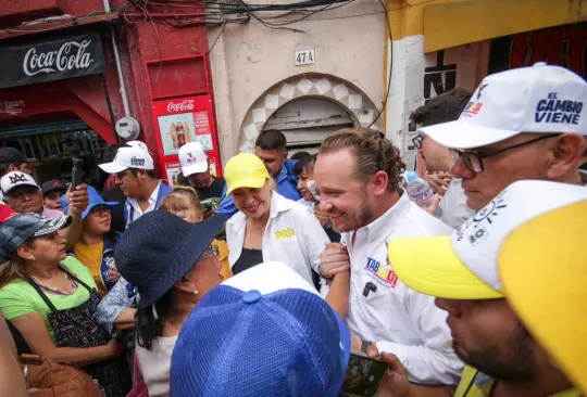 Santiago Taboada estuvo conviviendo con la gente de la Cuauhtémoc en su conferencia de prensa