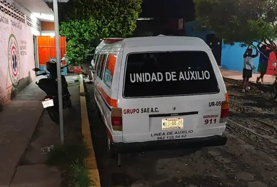 Vecinos amarran y rapan a presuntos ladrones de baterías de ambulancias en Chiapas