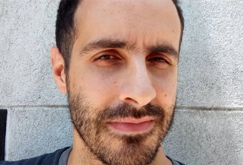 Monje cat&oacute;lico abandona la religi&oacute;n para iniciar una vida poliamorosa: soy bisexual y visto de mujer