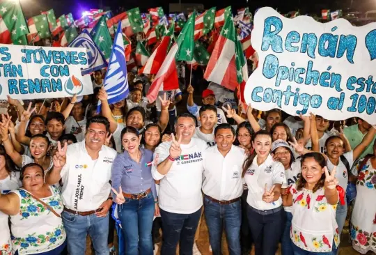 Barrera Concha es licenciado en Derecho por la Universidad Autónoma de Yucatán (UADY) y cuenta con una maestría en Derecho Fiscal por la misma institución.