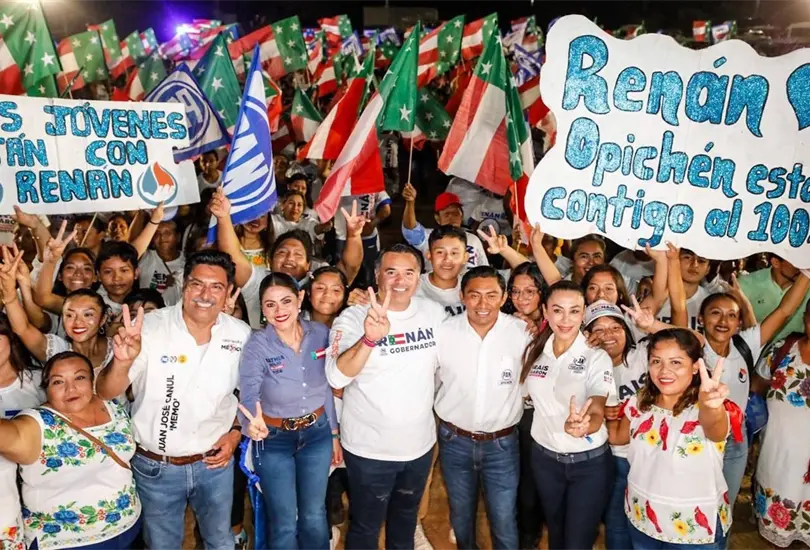 Barrera Concha es licenciado en Derecho por la Universidad Aut&oacute;noma de Yucat&aacute;n (UADY) y cuenta con una maestr&iacute;a en Derecho Fiscal por la misma instituci&oacute;n.