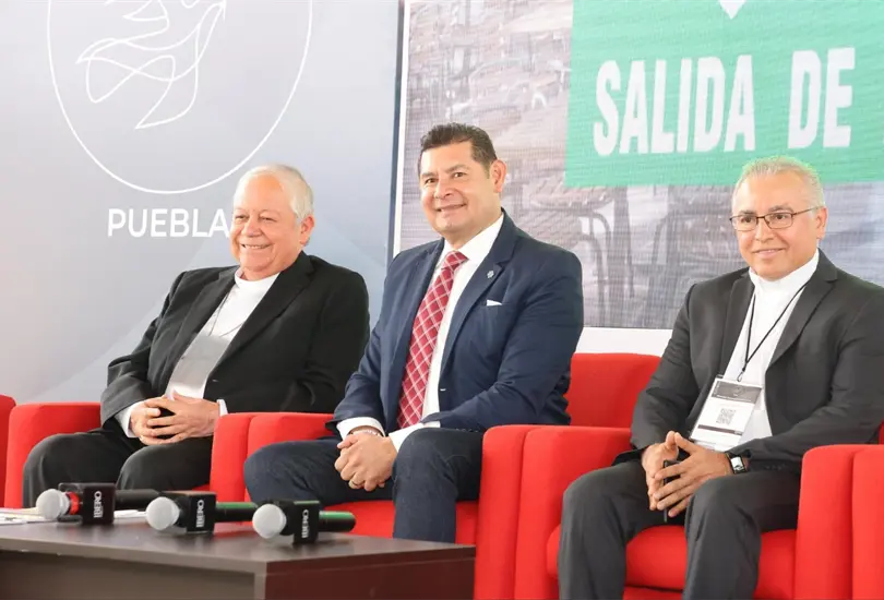 Alejandro Armenta agradeció la invitación a firmar el Compromiso por la Paz Alejandro Armenta agradeció la invitación a firmar el Compromiso por la Paz
