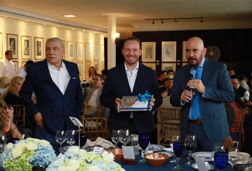 El candidato agradeci&oacute; a la Sociedad de Autores y Compositores de M&eacute;xico por la invitaci&oacute;n al evento