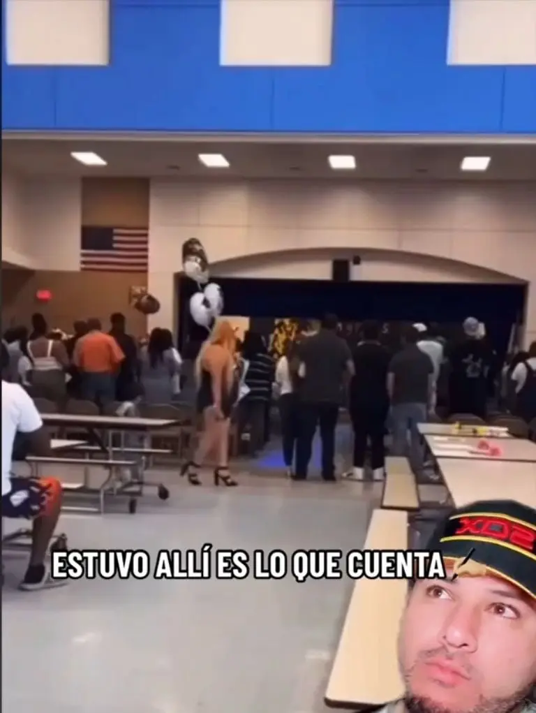 Critican a madre de familia por su forma de vestir en graduación de su hijo - Especial