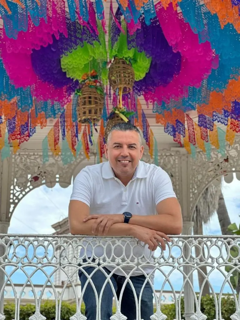 Candidato del PRI-PAN finge discapacidad visual y pierde registro para diputado en Colima - Especial