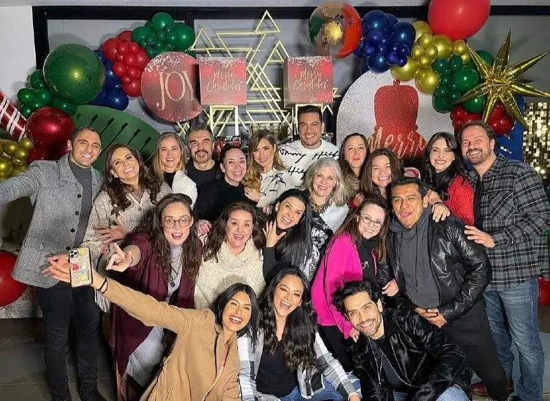 La pareja tiene un espacioso jard&iacute;n, donde a veces organizan reuniones.