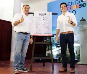 Renán Barrera Concha firma compromiso por la niñez y juventud de Yucatán