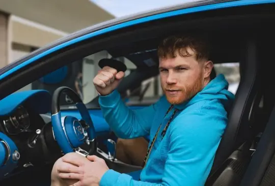 Saúl ´Canelo´ Álvarez es el boxeador mexicano mejor pagado de la actualidad y gracias a sus inversiones, lleva una vida con todo tipo de lujos. Además, posee una lujosa colección de vehículos que suele presumir en sus redes sociales.