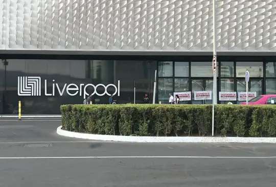 VIDEOS | Liverpool Perisur clausurado con empleados adentro ¿Cuál fue la razón?