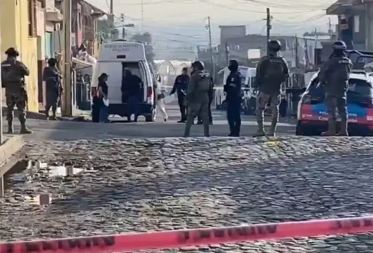 Abandonan restos humanos tras balacera frente a domicilios de Jose Christian N, alias El Grillo.