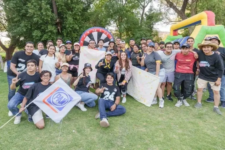 Libia García promete becas para jóvenes guanajuatenses - Cortesía