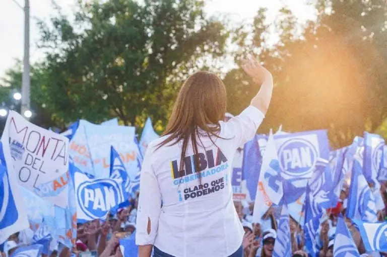 Libia García promete becas para jóvenes guanajuatenses - Cortesía