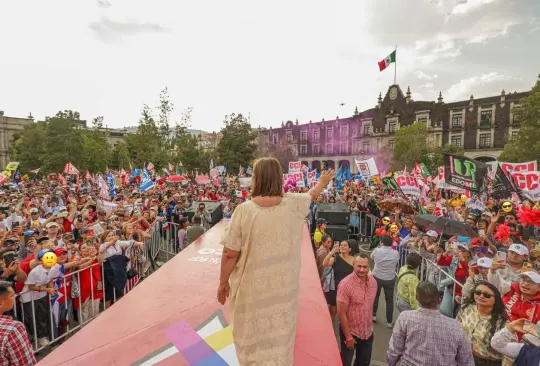 La Marea Rosa se identificó como un acto de campaña en apoyo a Xóchitl Gálvez, candidata presidencial de la alianza conformada por el PAN, PRI y PRD.