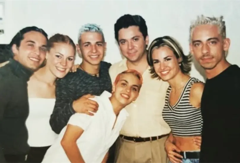 Kabah fue una popular banda mexicana de m&uacute;sica pop que alcanz&oacute; fama en los a&ntilde;os 90. La agrupaci&oacute;n se conform&oacute; en 1992 y se mantuvo en los escenarios hasta 2005, cuando anunciaron su separaci&oacute;n. Aunque en 2017, cinco de sus seis integrantes anunciaron un reencuentro.