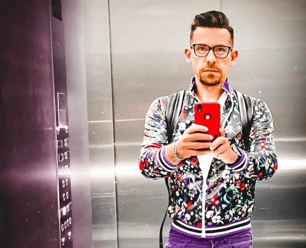 Tras el fin de la banda, prob&oacute; suerte como conductor y actualmente conduce el programa Kameo Network.