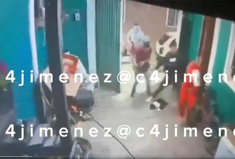 Filtran video del hijo de El Ojos golpeando brutalmente a un hombre Filtran video del hijo de El Ojos golpeando brutalmente a un hombre