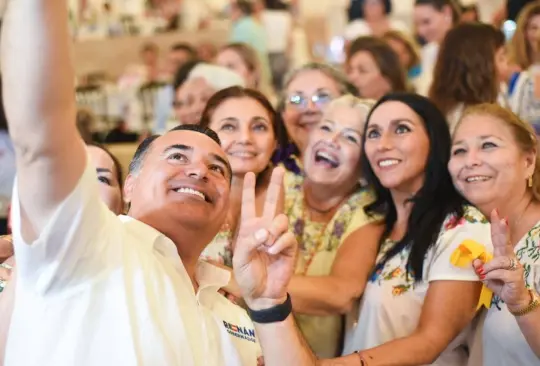 Renán Barrera agradeció la participación de Cecilia Patrón en esta conferencia