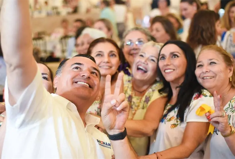 Ren&aacute;n Barrera agradeci&oacute; la participaci&oacute;n de Cecilia Patr&oacute;n en esta conferencia