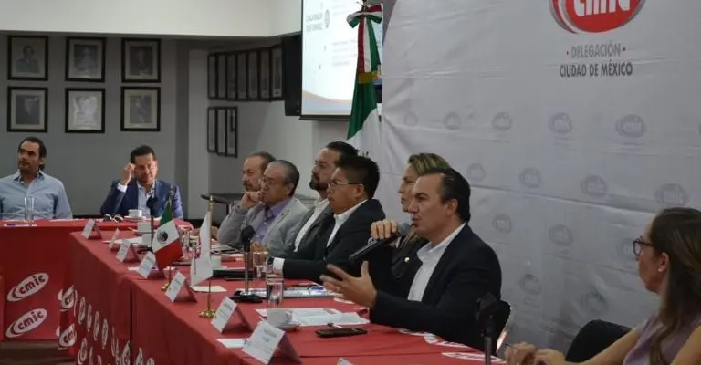 Orvañanos hizo hincapié en su gestión como delegado, la cual estuvo centrada en la ejecución de obras de infraestructura vial y mejora de servicios públicos. Foto X: @carlosorvananos