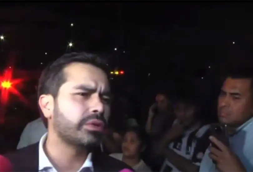 Ciudadano encara a Máynez tras tragedia en mitin de MC: "no abandone a los hermanos de San Pedro que perdieron la vida" Ciudadano encara a Máynez tras tragedia en mitin de MC: "no abandone a los hermanos de San Pedro que perdieron la vida"