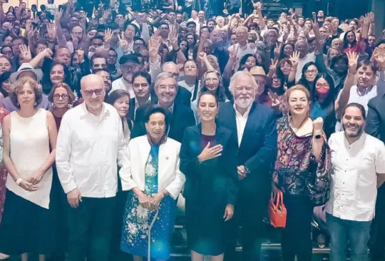 Claudia Sheinbaum presumió la lista de famosos que la apoyan en su campaña. 