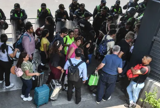 Miembros de la CNTE llegaron al AICM. 